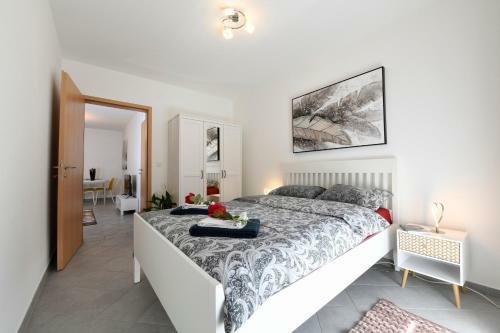 Aria Apartment - Free Parking & Train Station