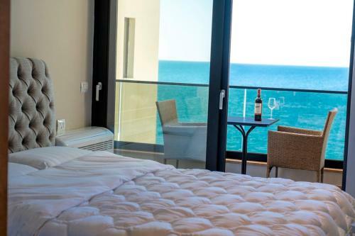Golden Beach Residence - Deluxe Apartment