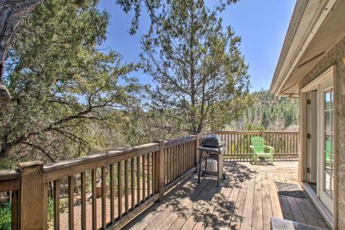 Peaceful Payson Cabin With Deck And Mtn Views!