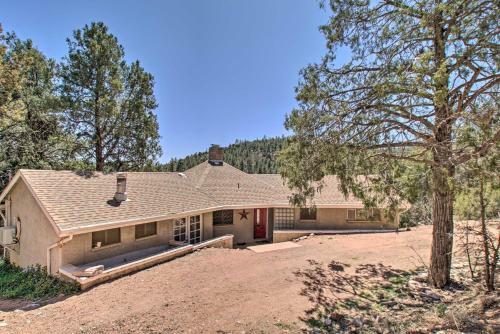 Peaceful Payson Cabin With Deck And Mtn Views!