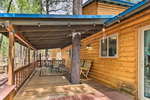 Pinetop Cabin With Deck, Private Loft, Fire Pit