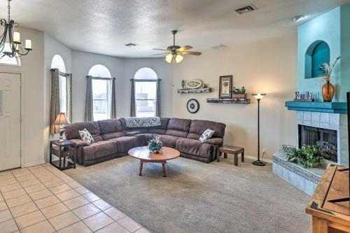 Lake Havasu City Abode With Pool And Mtn Views!