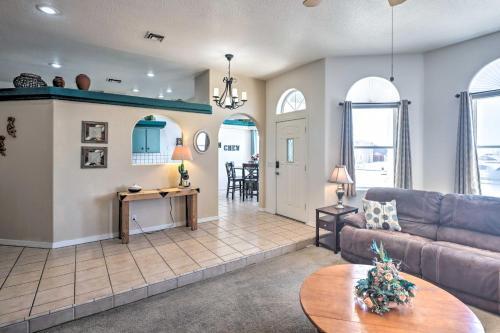 Lake Havasu City Abode With Pool And Mtn Views!