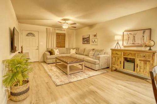 Cozy Modern And Newly Remodeled Mesa Home Pet Friendly Home