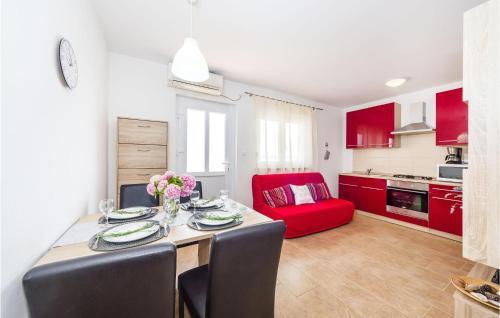 Awesome Apartment In Zdrelac With Wifi And 2 Bedrooms