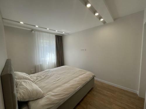 Casa Cu 3 Dormitoare Living Si Terasa Cu Priveliste