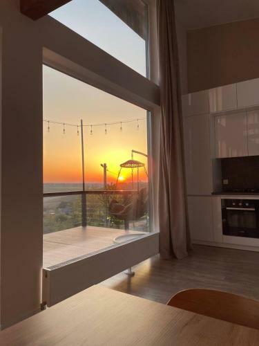 Casa Cu 3 Dormitoare Living Si Terasa Cu Priveliste