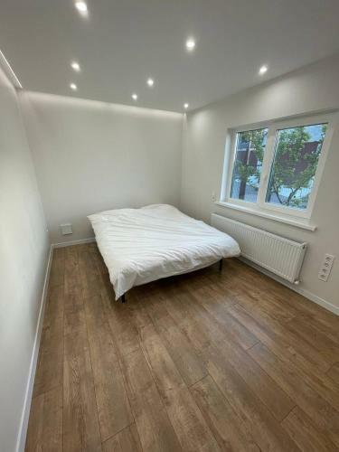 Casa Cu 3 Dormitoare Living Si Terasa Cu Priveliste