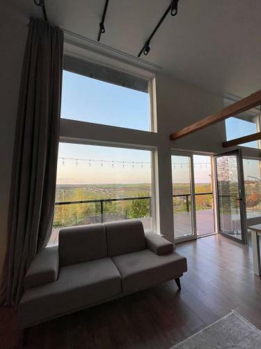 Casa Cu 3 Dormitoare Living Si Terasa Cu Priveliste