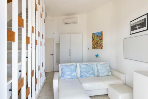 Seafront Small Home Wterrace