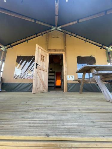 Luxury Lake Lodge
