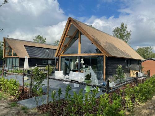 Farm Lodge 675