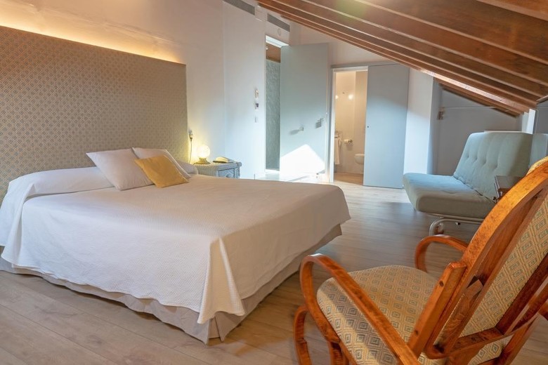 Hostal Les Monges Palace