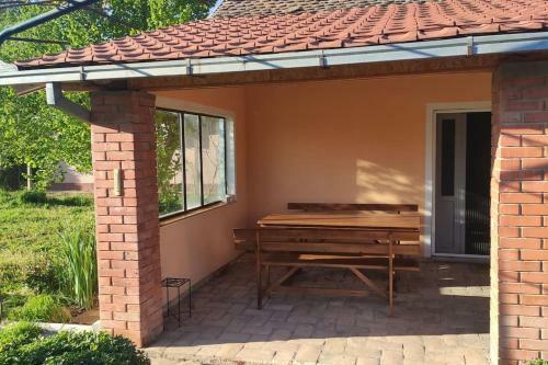 Well-located Rural House On A Spacious Fenced Lot