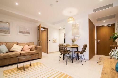 Luxury Modern Apartment With Exceptional Views!