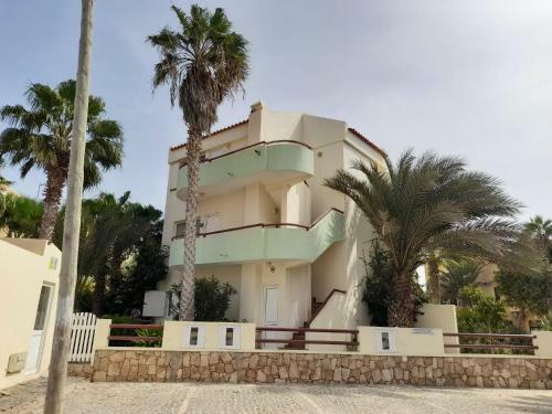 Impeccable 2-bed Apartment Located In Santa Maria