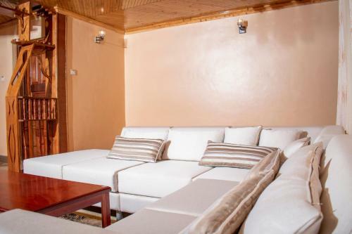 Villa 2br Own Compound Elgonview