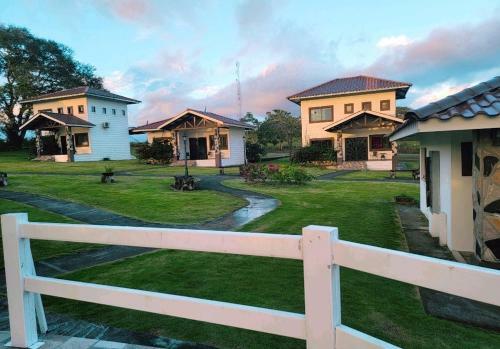 Country Hills Las Lajas