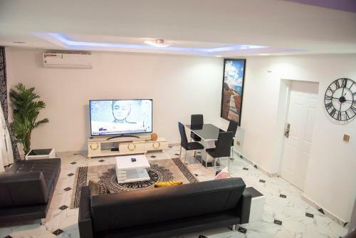 Luxury 3 Bedrooms Apart-24hrs Elect/wifi/security