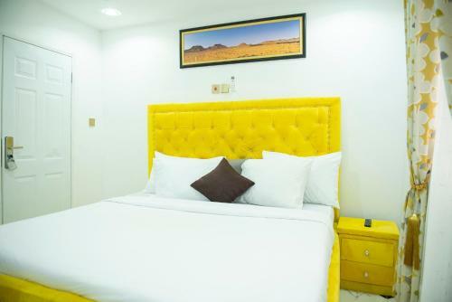 Luxury 3 Bedrooms Apart-24hrs Elect/wifi/security