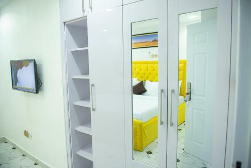 Luxury 3 Bedrooms Apart-24hrs Elect/wifi/security