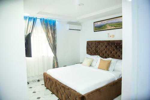 Luxury 3 Bedrooms Apart-24hrs Elect/wifi/security
