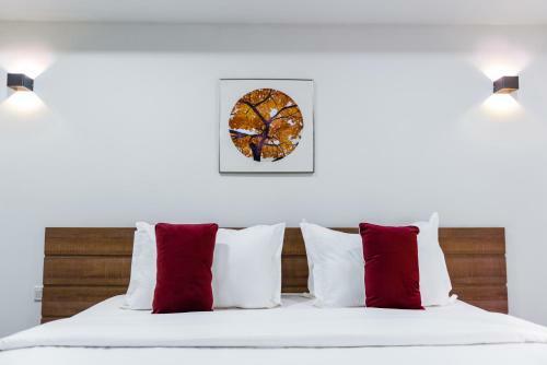 Hotel Crest Inn