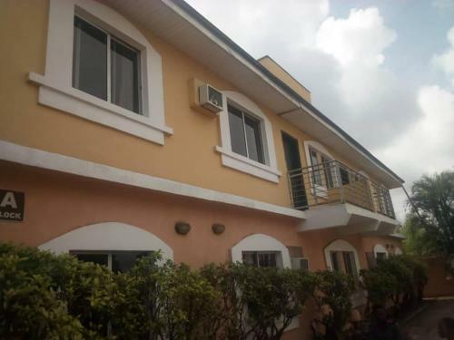 3 Br Apartment With Swimming Pool