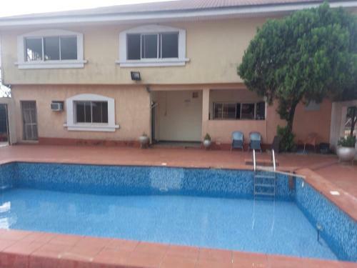 3 Br Apartment With Swimming Pool