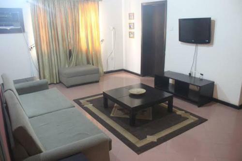 3 Br Apartment With Swimming Pool