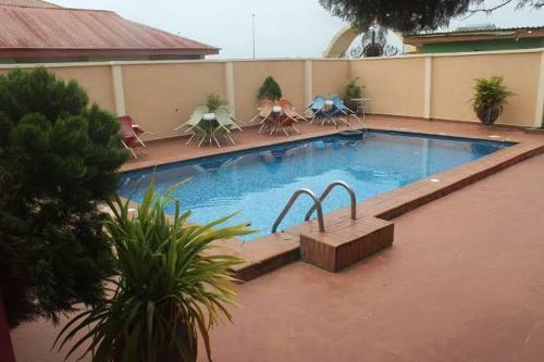 3 Br Apartment With Swimming Pool