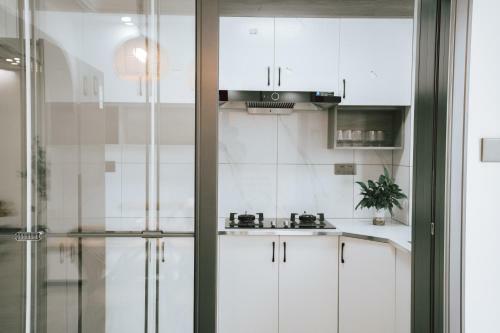 Locals Apartment House 22
