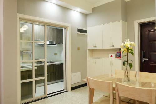 Locals Apartment House 11