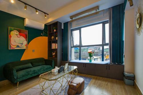 Locals Apartment House 14