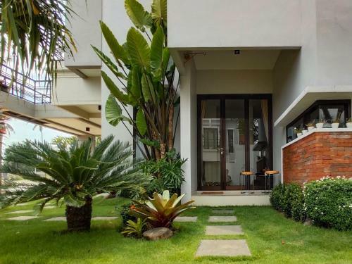 Golden Leaf Villa
