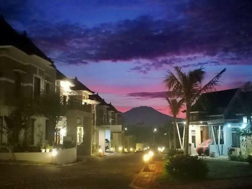 Golden Leaf Villa