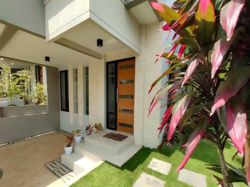 Golden Leaf Villa