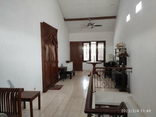 Kelana 2 Nice Homestay (5 Bed Rooms) Semarang