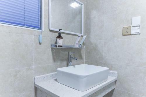 Locals Apartment Inn 12