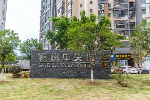 Locals Apartment Inn 01