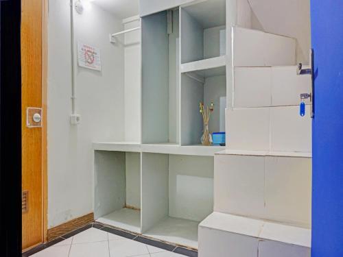 Hotel Vaccinated Staff - Oyo 90304 Cosmo Tanjung Duren