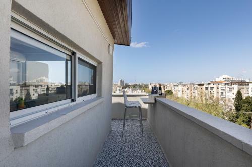 Bright And Modern Studio Apartment
