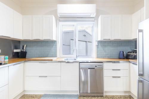 Entire Serviced Apartment With Wifi And Hot Tub
