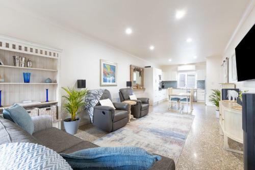 Entire Serviced Apartment With Wifi And Hot Tub