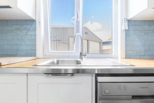 Entire Serviced Apartment With Wifi And Hot Tub