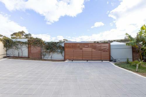 Entire Serviced Apartment With Wifi And Hot Tub