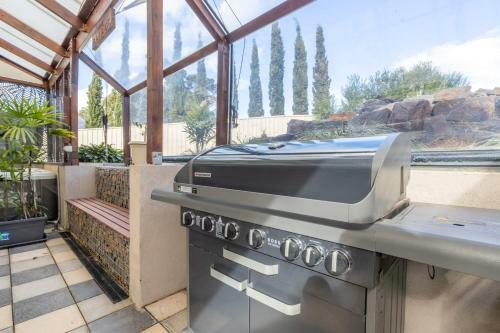 Entire Serviced Apartment With Wifi And Hot Tub