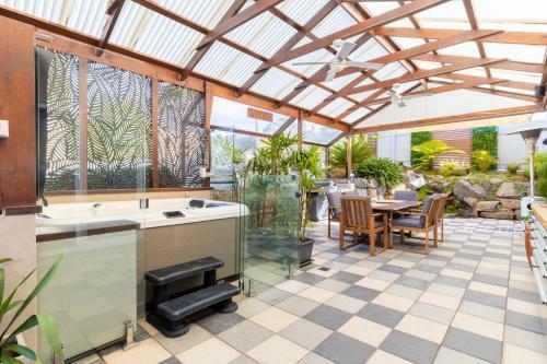 Entire Serviced Apartment With Wifi And Hot Tub