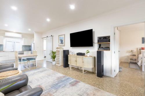 Entire Serviced Apartment With Wifi And Hot Tub