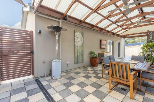 Entire Serviced Apartment With Wifi And Hot Tub